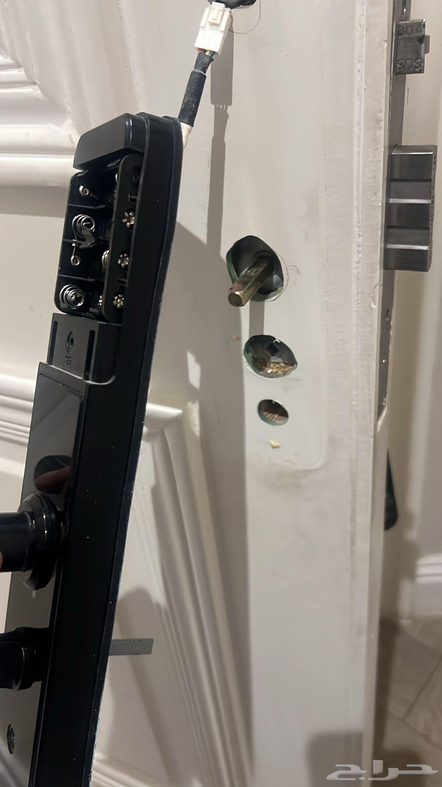 تركيب وبرمجه القفل الذكي64563266774530111