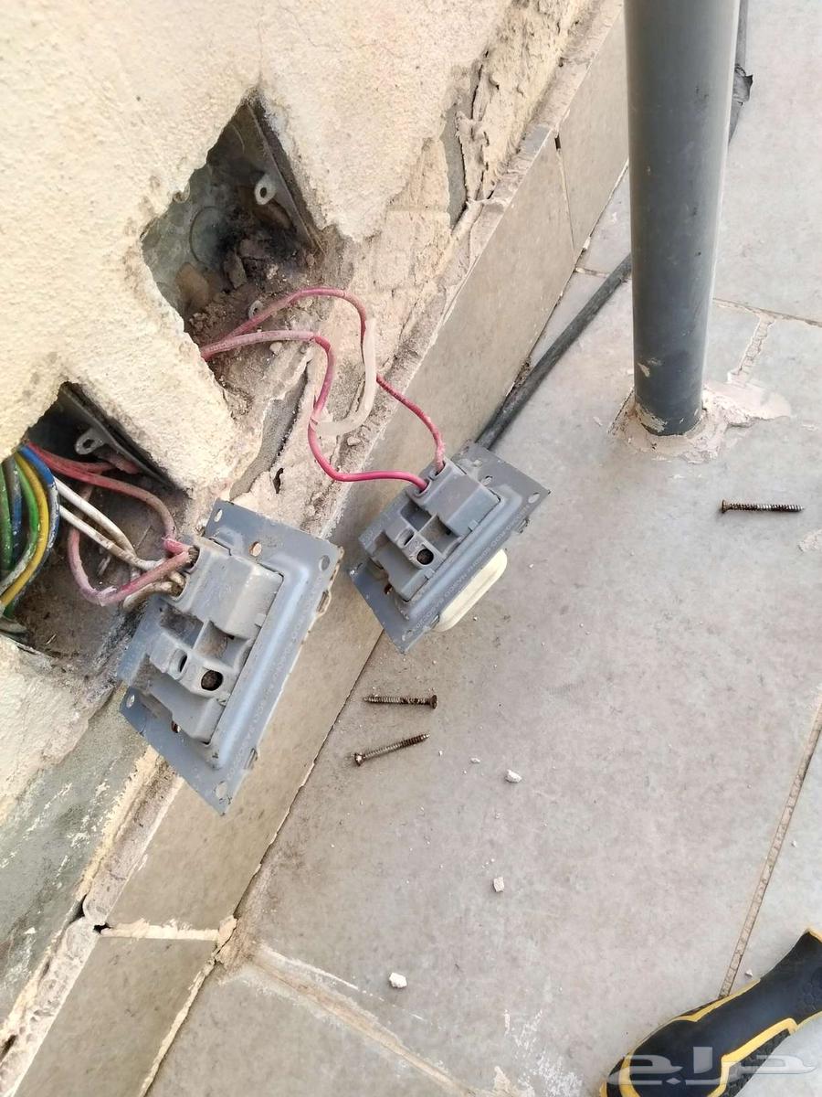 Electrician, plumber, and drain unclogging service with a car available in Ha'il64563344369410112