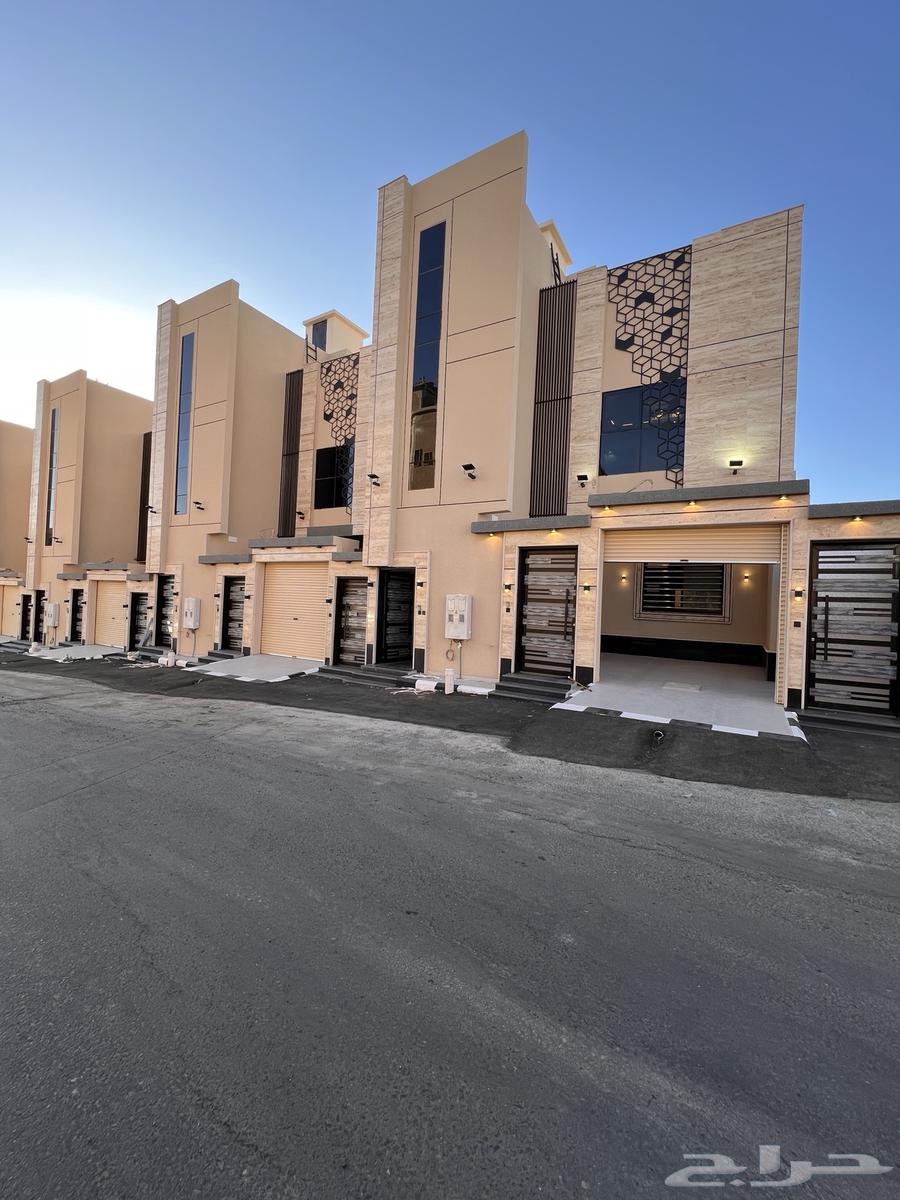 للبيع روف علوى مع ملحق وسط جميع الخدمات خميس مشيط64572784411393111