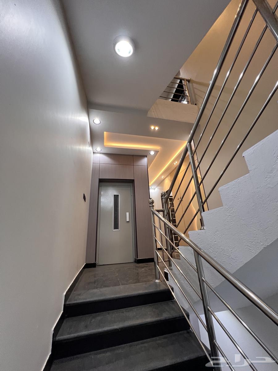 للبيع روف علوى مع ملحق وسط جميع الخدمات خميس مشيط64572784411393114