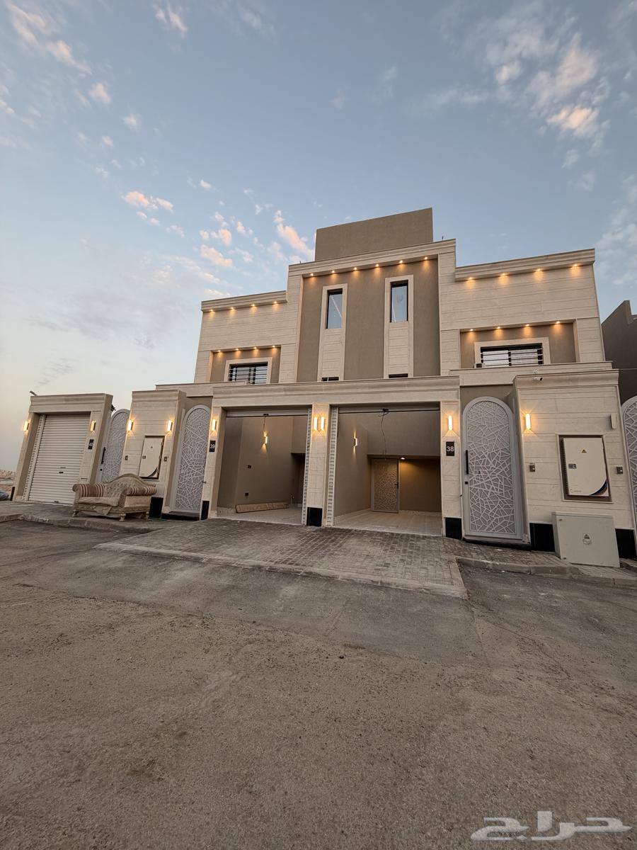 للبيع ادوار أرضيه وعلويه. معا الشقه بسعر مناسب جنوب الرياض64572768633985114