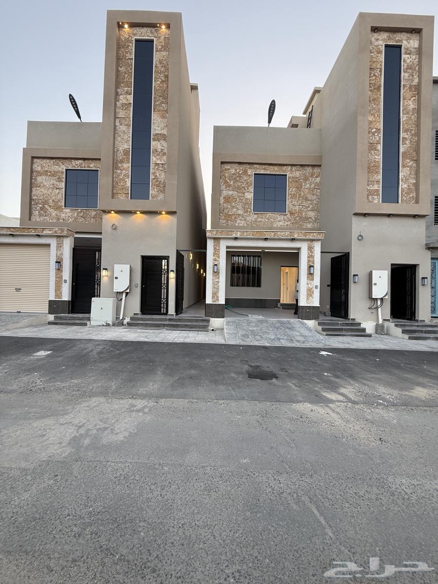 للبيع روف علوي بمدخل مستقل تماما وشقه ارضيه مقابل نادي ضمك64563250714626111