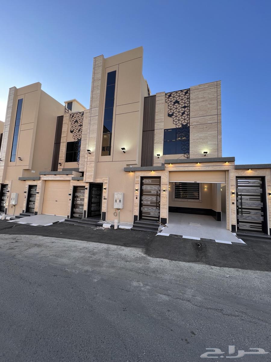 للبيع روف علوى مع ملحق وسط جميع الخدمات خميس مشيط64572784411393110