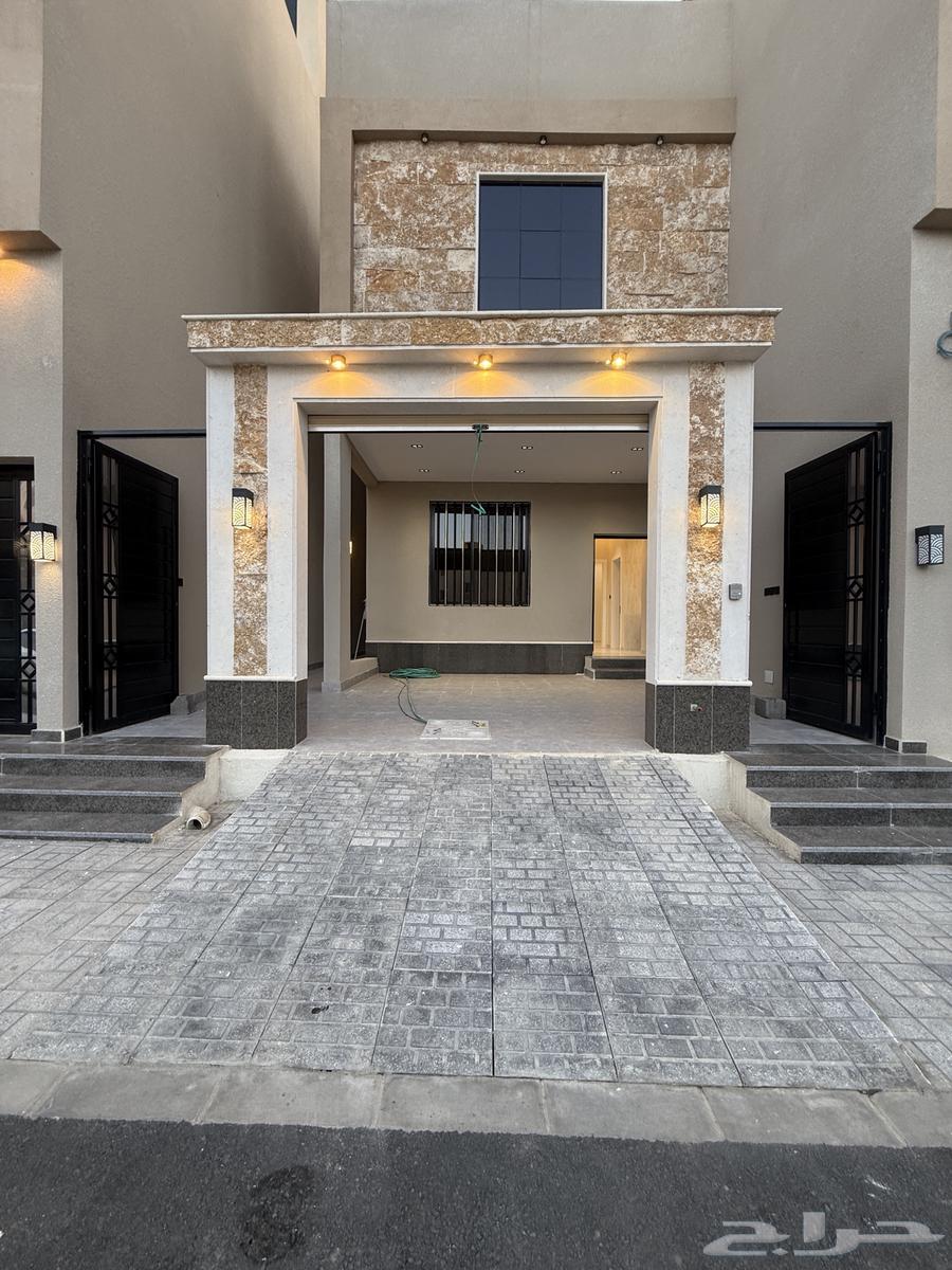 للبيع روف علوي بمدخل مستقل تماما وشقه ارضيه مقابل نادي ضمك64563250714626112