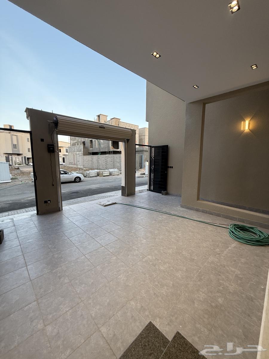 للبيع روف علوي بمدخل مستقل تماما وشقه ارضيه مقابل نادي ضمك64563250714626114