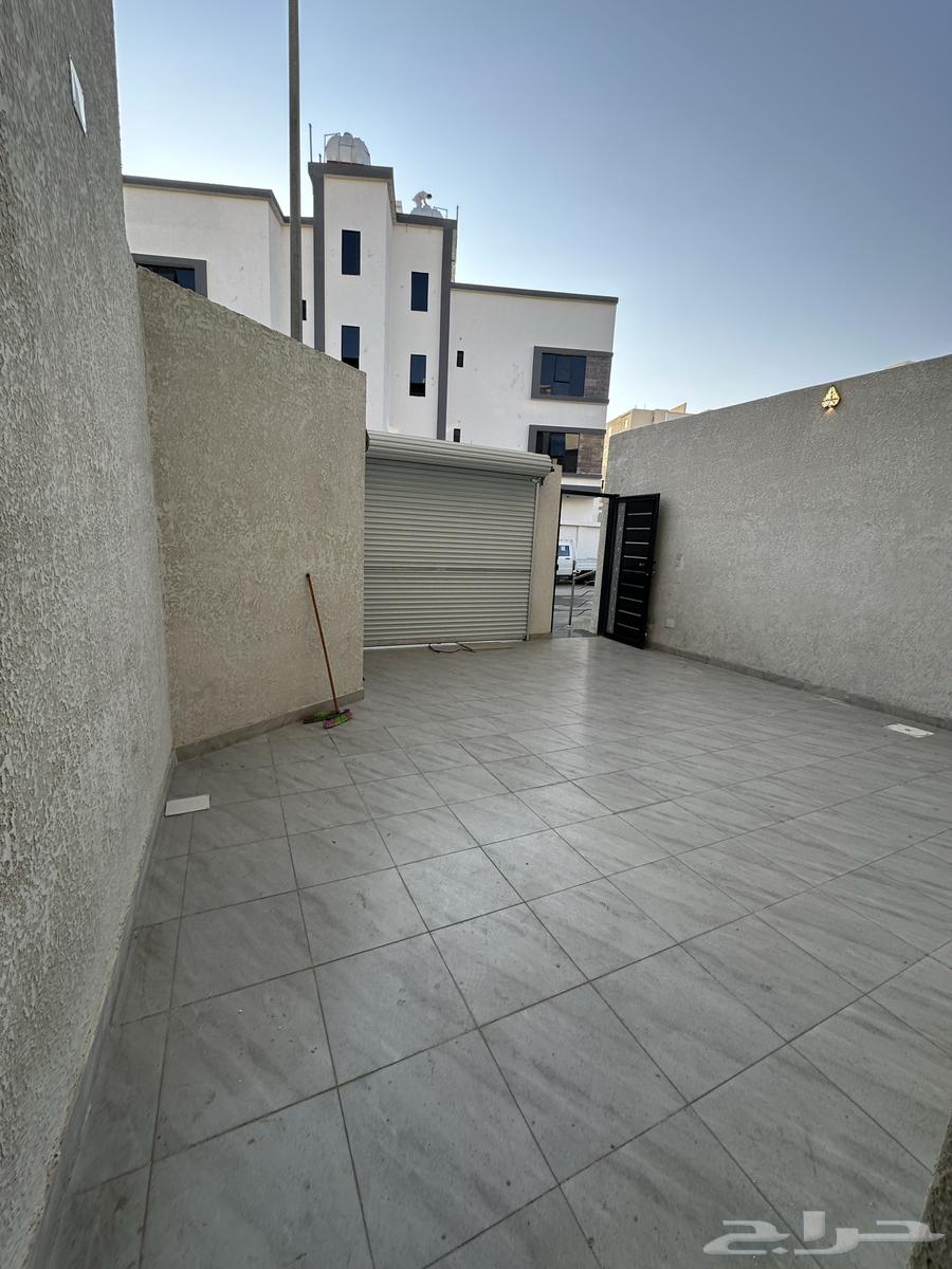 شقق وسيعة نظام ادوار بمداخل خاصة المحالة بالقرب من العثيم64572719889921111