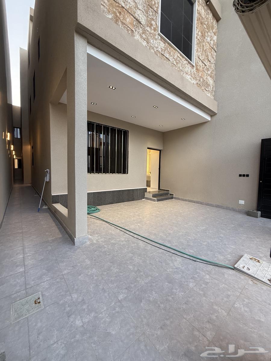 للبيع روف علوي بمدخل مستقل تماما وشقه ارضيه مقابل نادي ضمك64563250714626113