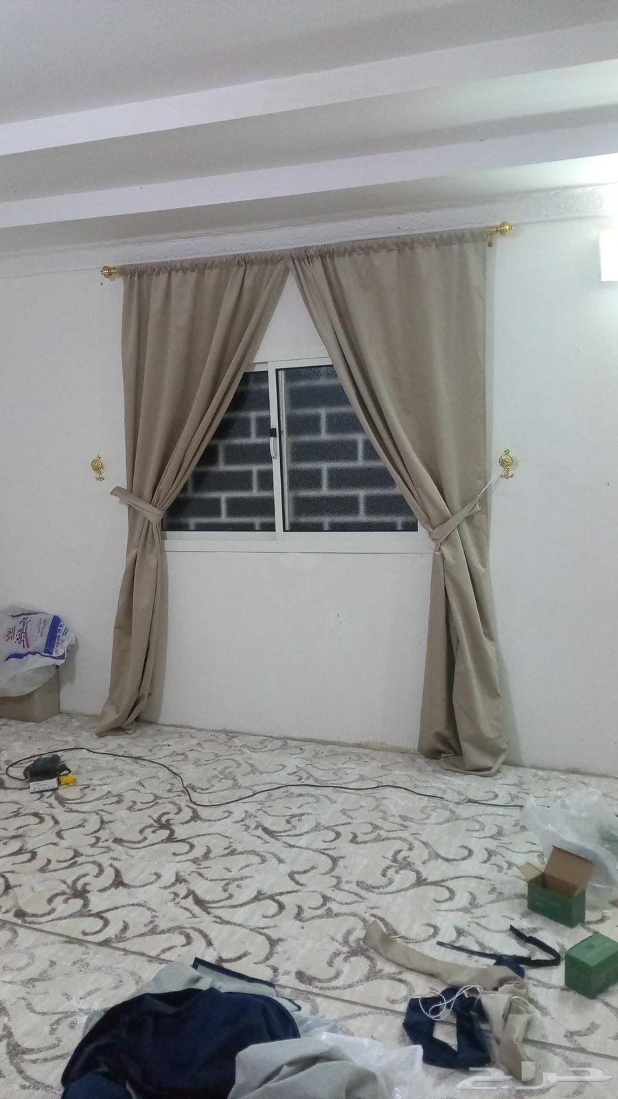 Detail all types of sofas and seating arrangements, cushions, and curtains according to64563313914499110