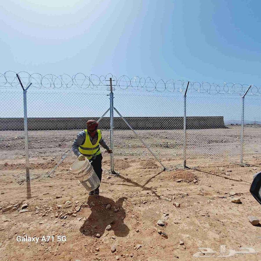 Fencing, fencing, palm trees and antennas contractor64563360632705111