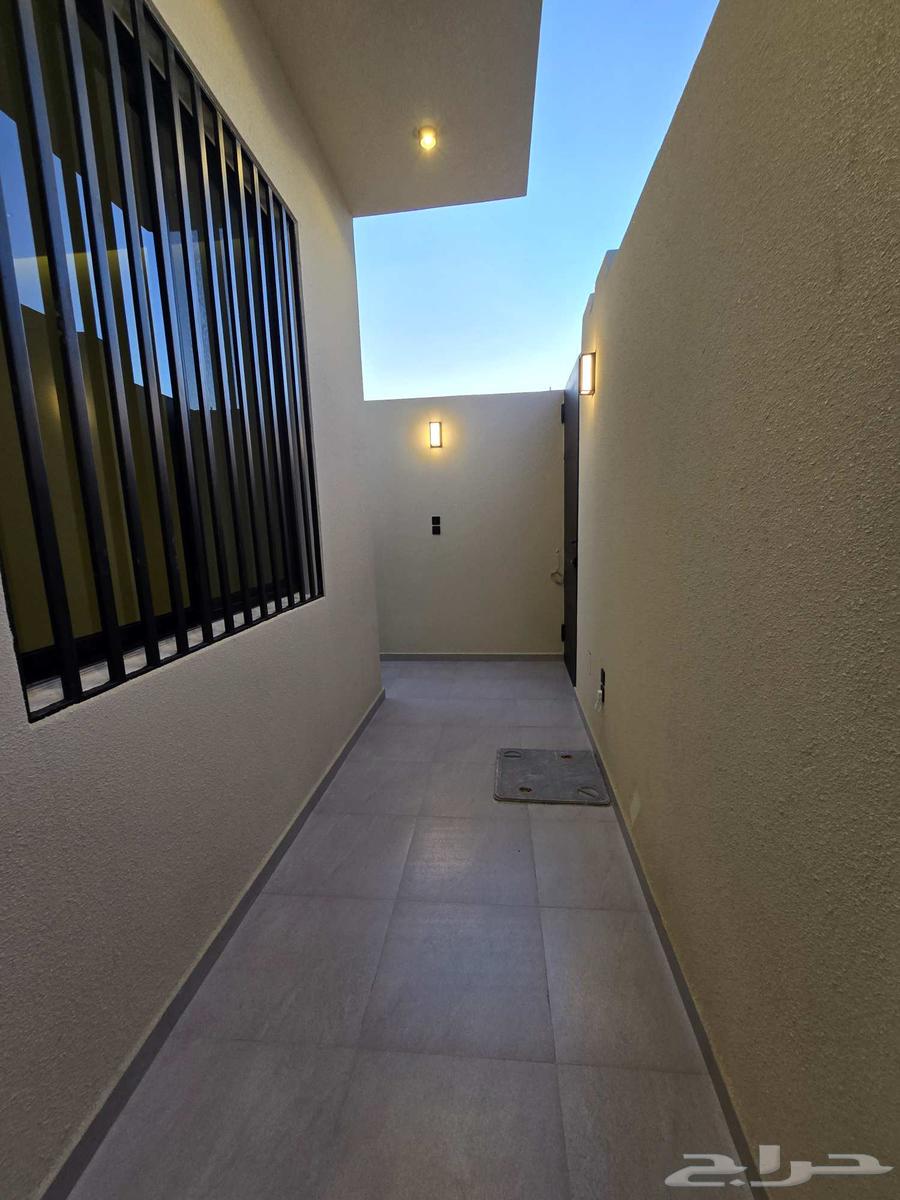 للبيع شقه ارضيه 500 الف كامل خدمات خلف موجان بارك64563251220099112