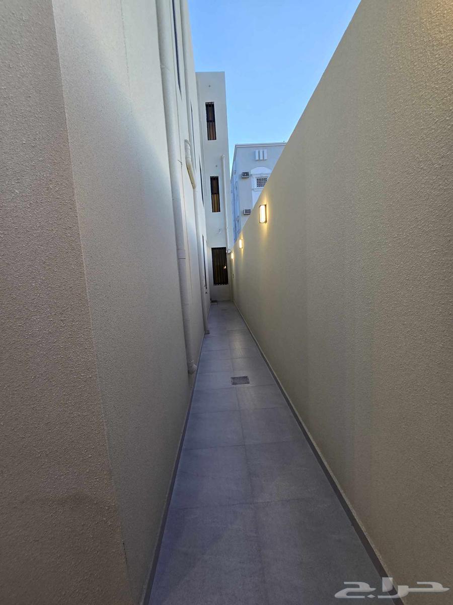 للبيع شقه ارضيه 500 الف كامل خدمات خلف موجان بارك64563251220099113