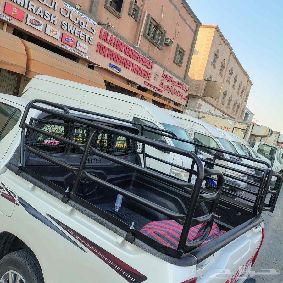 وانيت مجهز بشبك حماية (تويوتا هايلوكس) لنقل العفش والبضائع ب64563423108994110