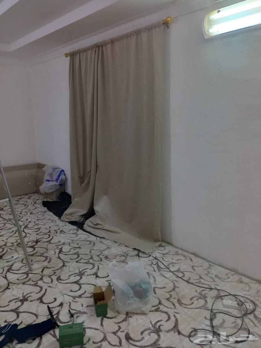 Detail all types of sofas and seating arrangements, cushions, and curtains according to64563313914499111