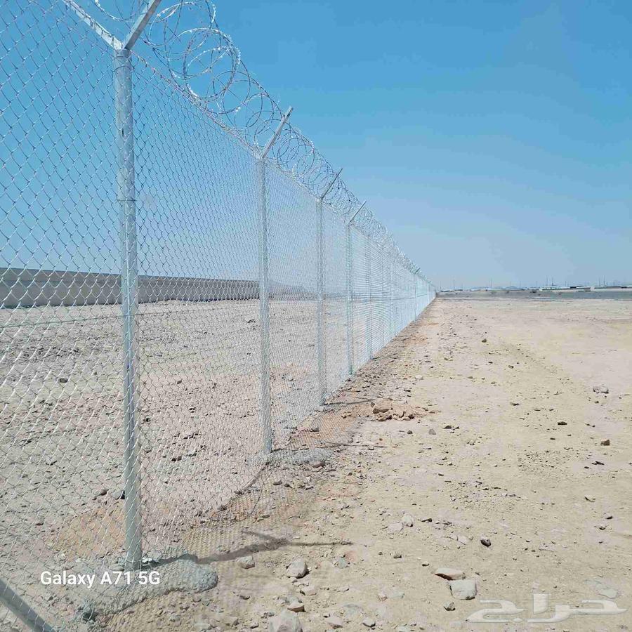 Fencing, fencing, palm trees and antennas contractor64563360632705112