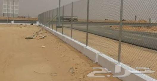 Installation of fences and palm trees64572868193666110