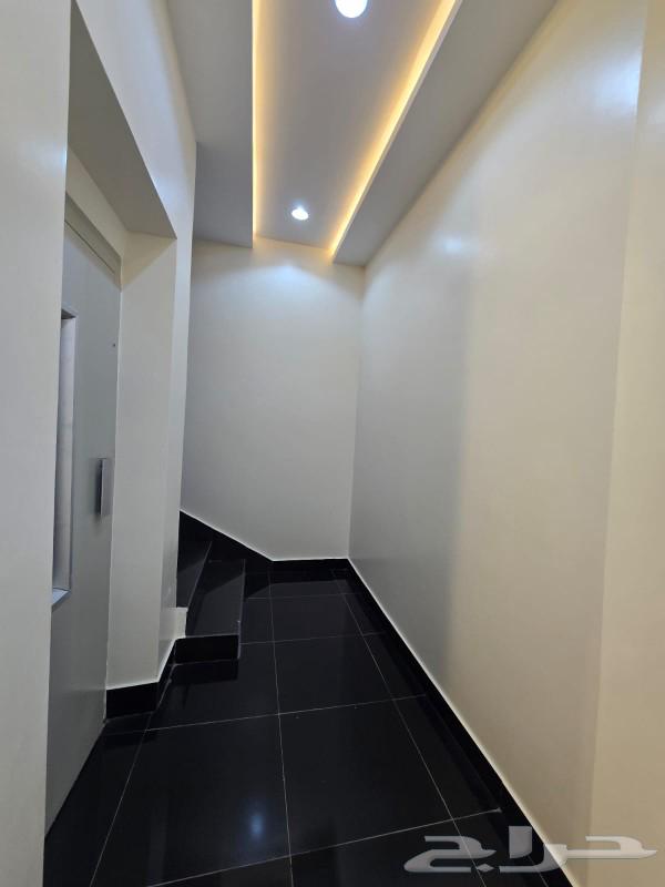 للبيع روف علوي مع ملحق تشطيب راقي خلف مستشفى الألماني 620الف64563251130243112