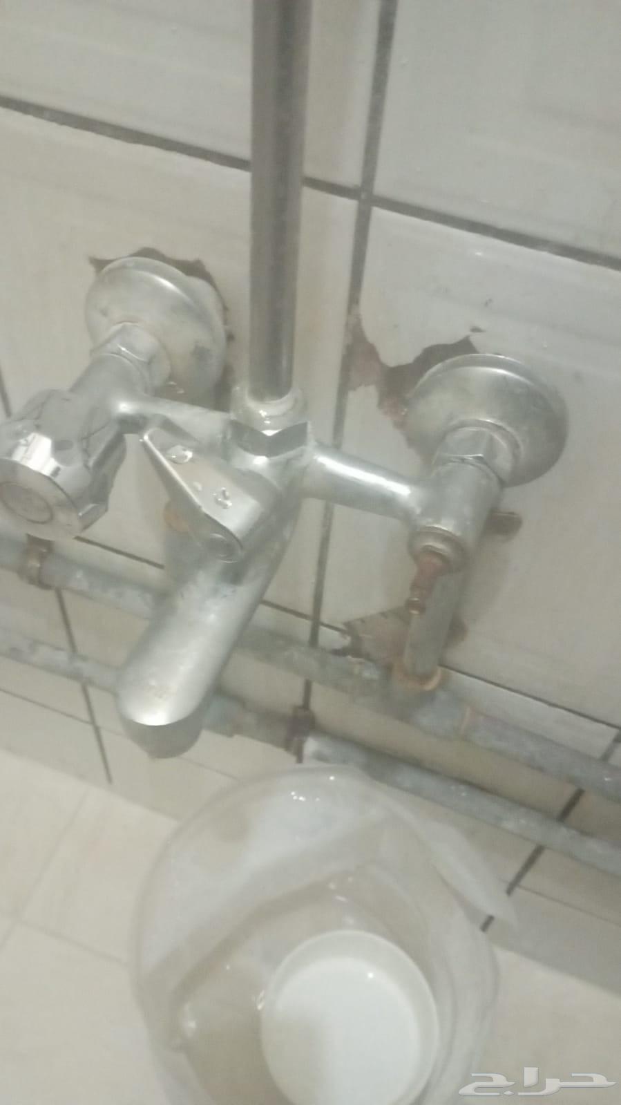 Electrician, plumber, and drain unclogging service with a car available in Ha'il64563344369410110