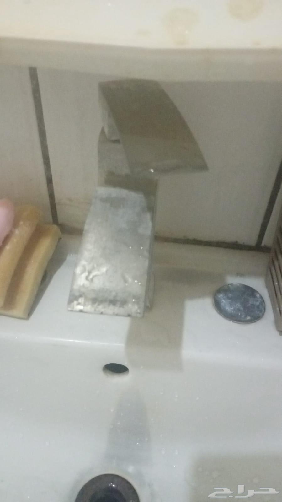 Electrician, plumber, and drain unclogging service with a car available in Ha'il64563344369410111