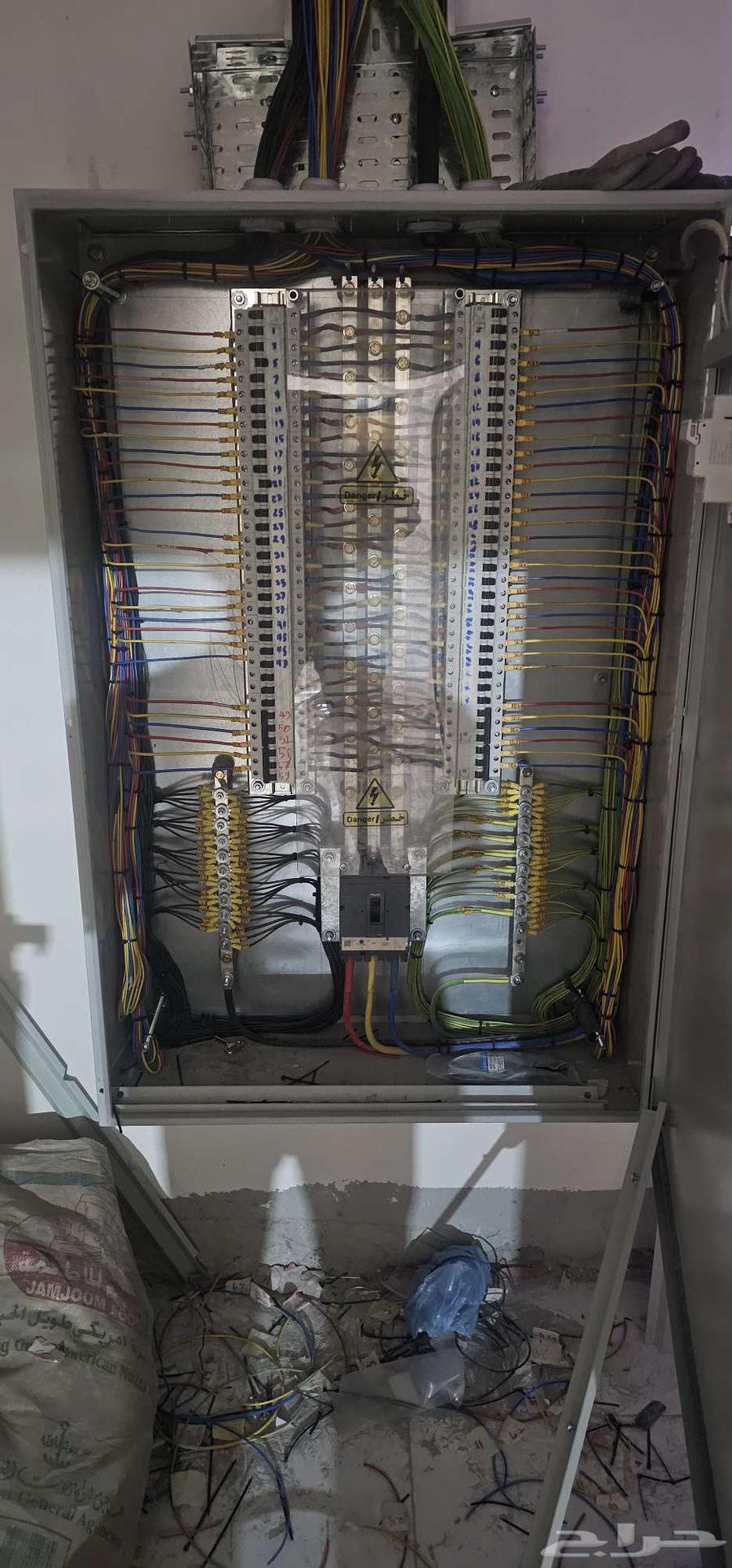 نستلم جميع اعمال الكهرباء توريد وتركيب(تاسيس وتشطيب وصيانة64563329493378113