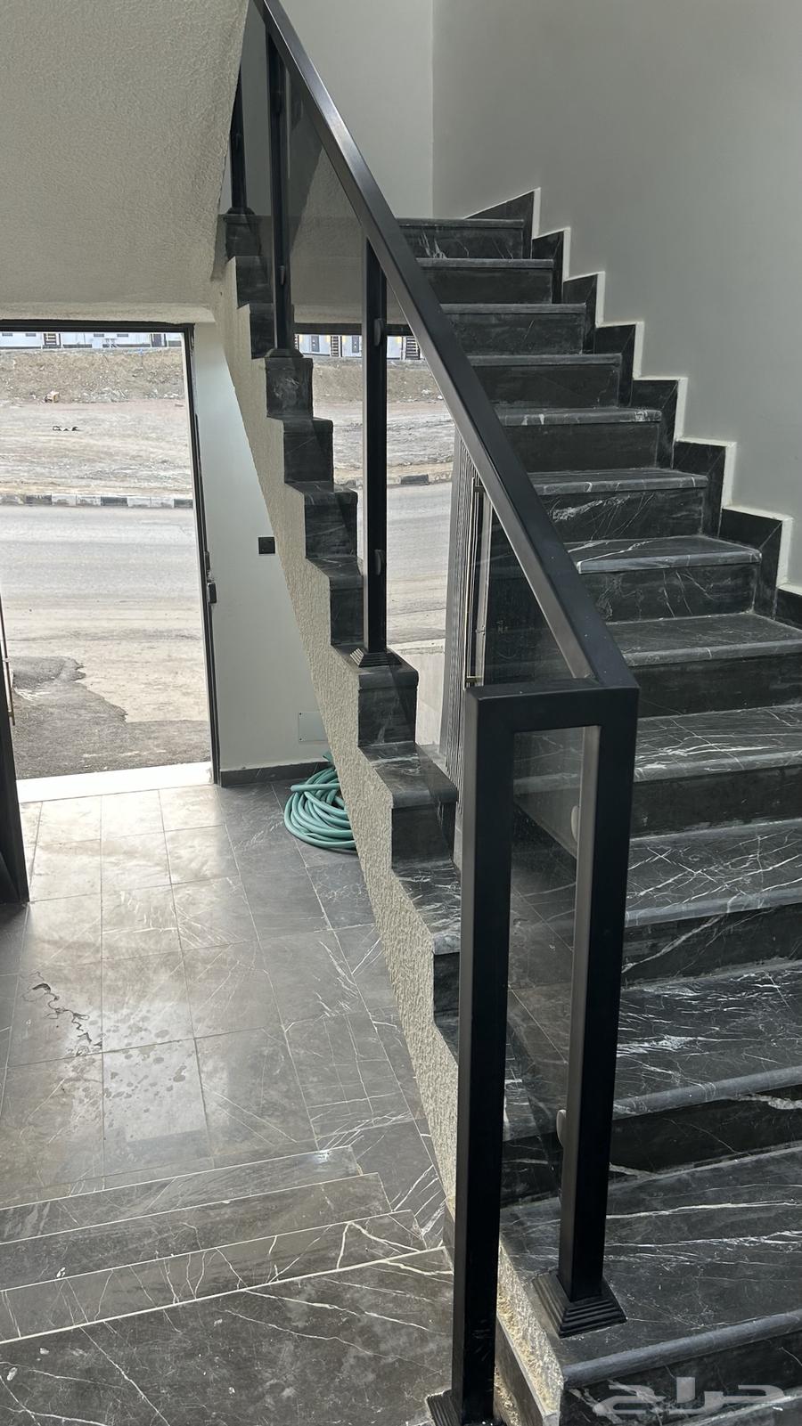 للبيع شقة ارضية و روف علوي تشطيب ممتاز مخطط قرطبة المحالة64582339591681112