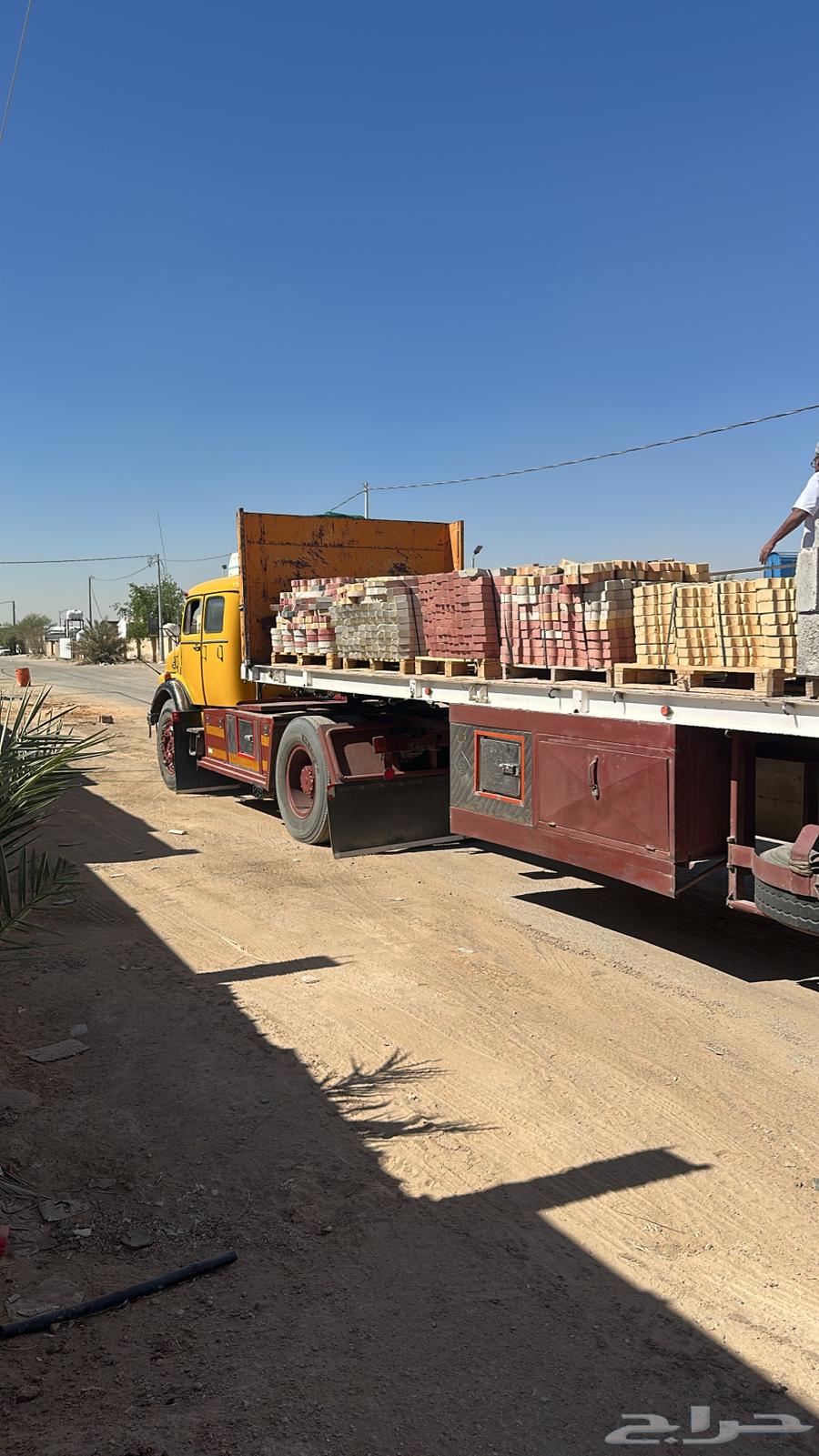 Flatbed trailer in Buraydah for transporting iron, sand, feed, and tiles64572965438337111