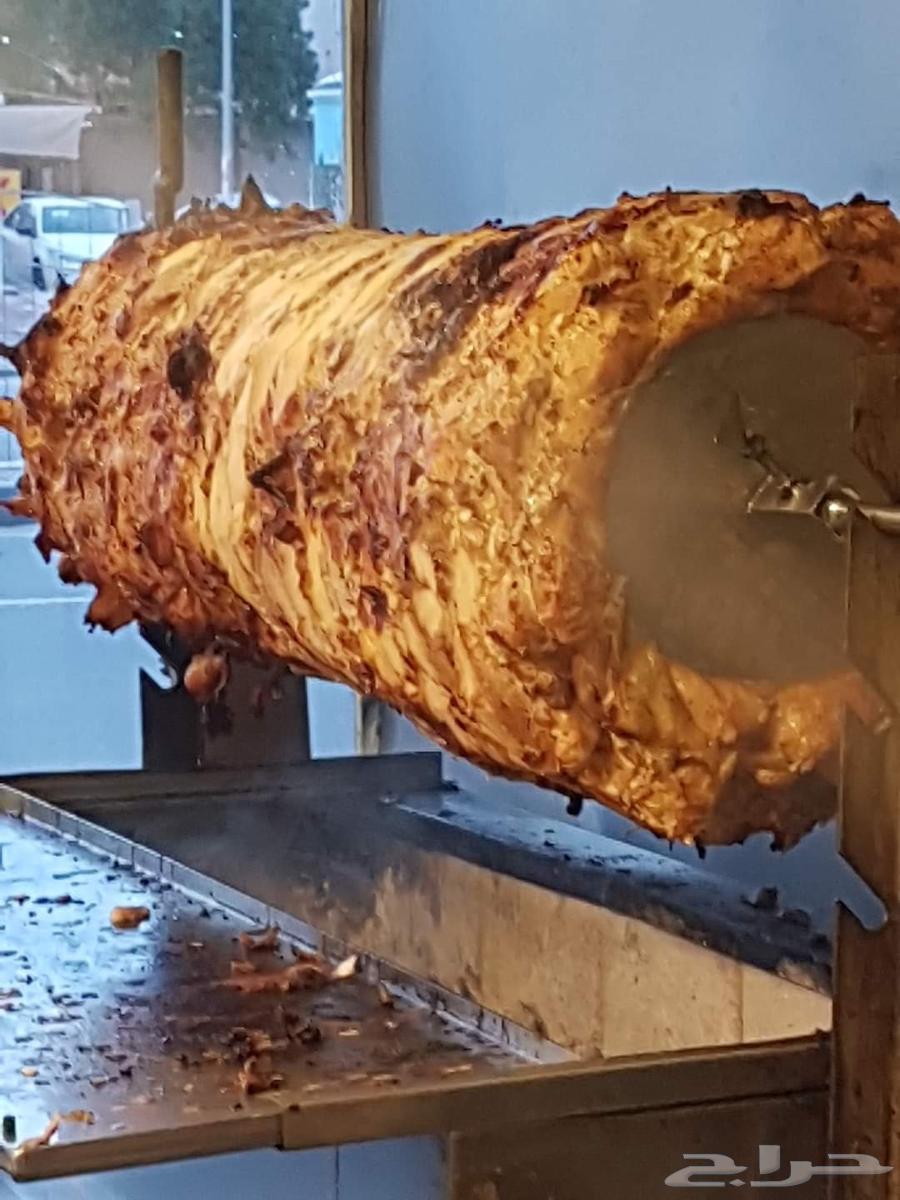 معلم شاورما خبره طويله اقامه موجود كرت بلديه موجود64582454877442111