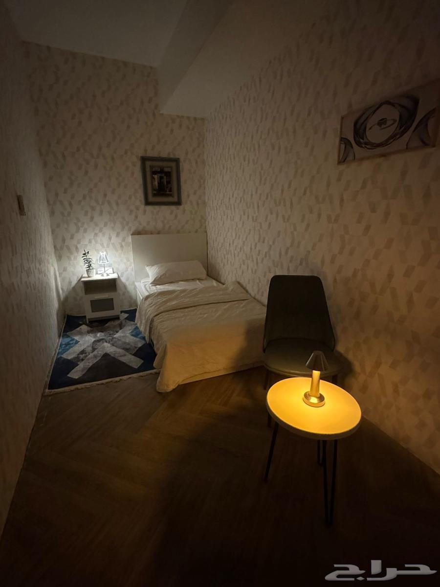 غرفة مؤثثة للإيجار السنوي في حي النزهه64572784873345110