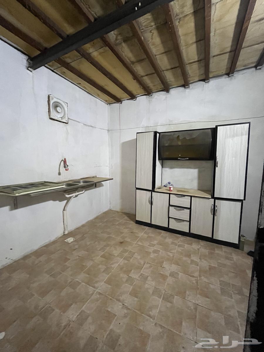 استراحه للإيجار شرق المدينة طريق القصيم السريع64582404480899113