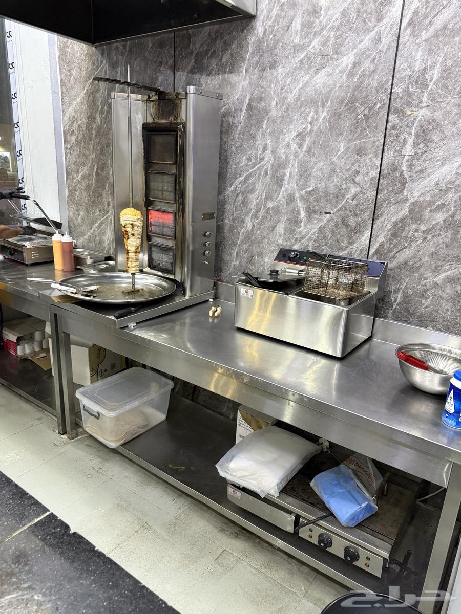 فرصه ذهبية للتقبيل مطعم في موقع مميز64582387867649114