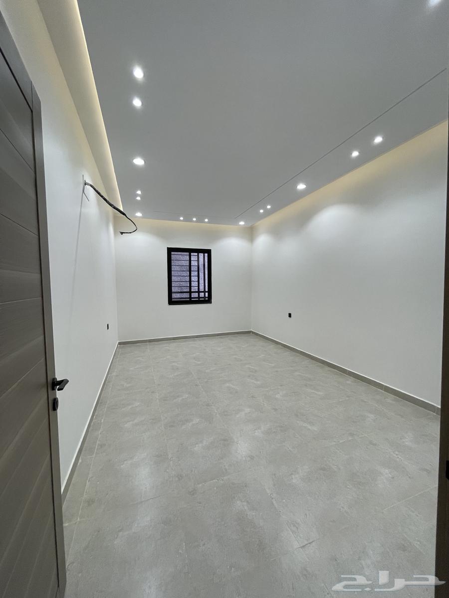 للبيع شقه مودرن دور علوي مع سطح خاص غرب الخميس ب 520 الف64572801547267111