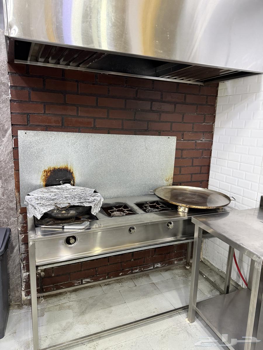 فرصه ذهبية للتقبيل مطعم في موقع مميز64582387867649112