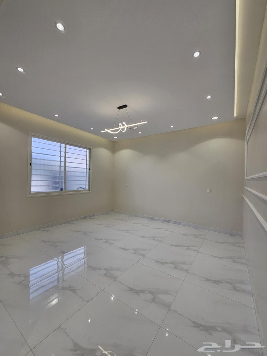 للبيع شقه ارضيه ببايكة سيارة وحوش وسيع ف ابها حي الزهور64582355874947113