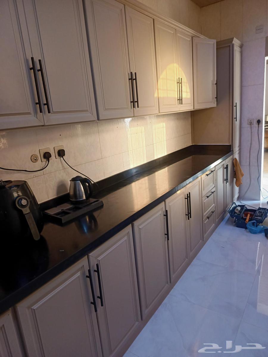 انا معلم المنيوم وابحث عن عمل معلم استركشل وسكريت ومطابخ وشب64582406090881111