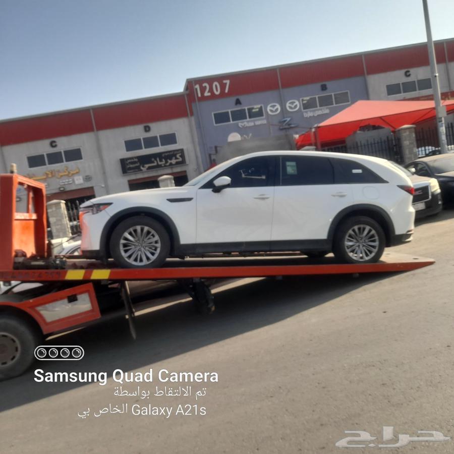 Hydraulic flatbed for transporting all types of vehicles, towing stuck cars64582388365569111