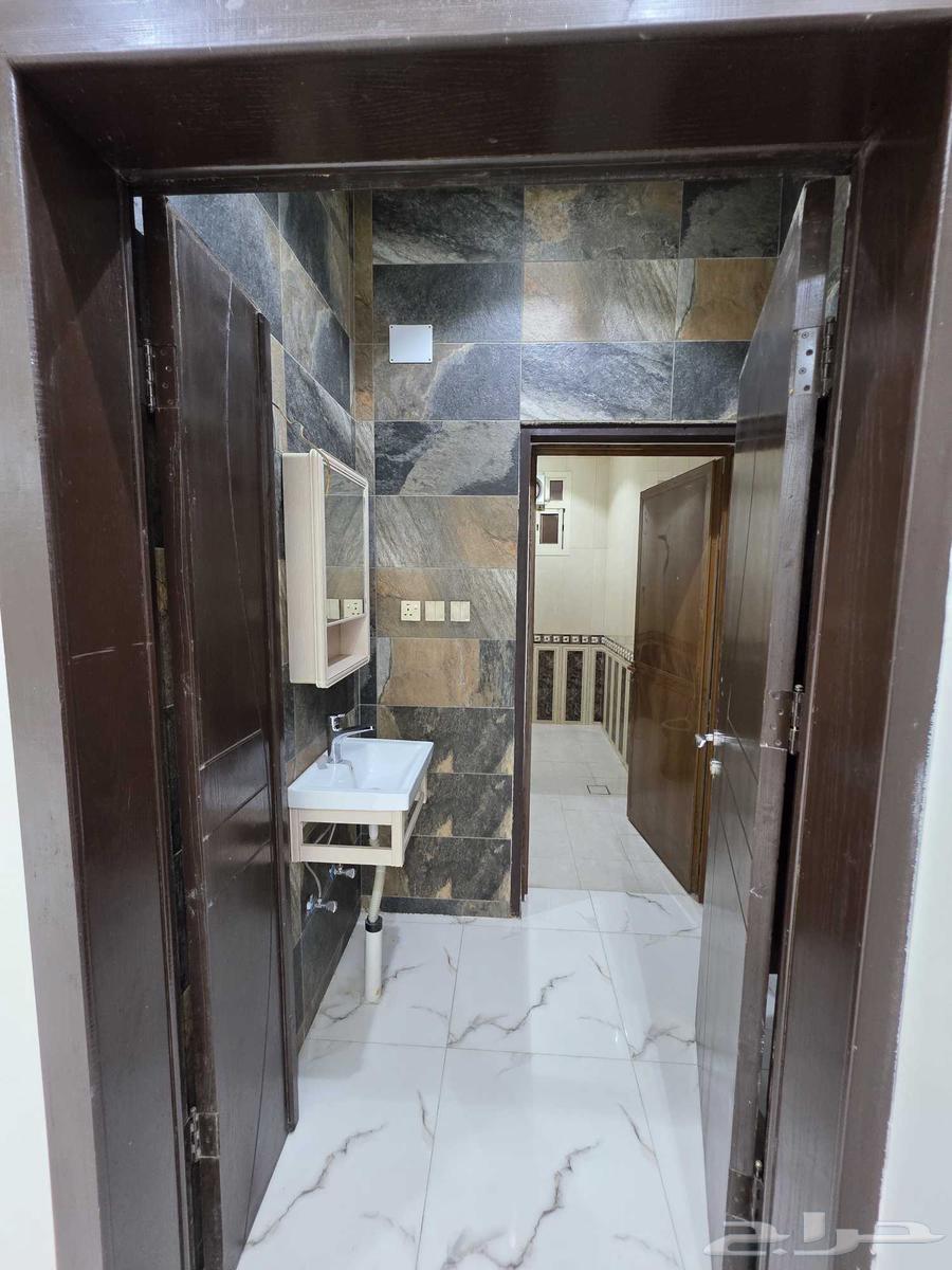 شقة دور اول بمخطط الموسى بخميس مشيط 5 غرف64572801005570113