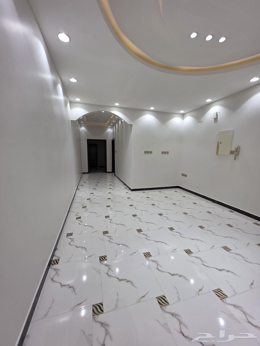 شقة دور اول بمخطط الموسى بخميس مشيط 5 غرف64572801005570111