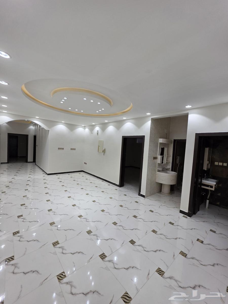 شقة دور اول بمخطط الموسى بخميس مشيط 5 غرف64572801005570110