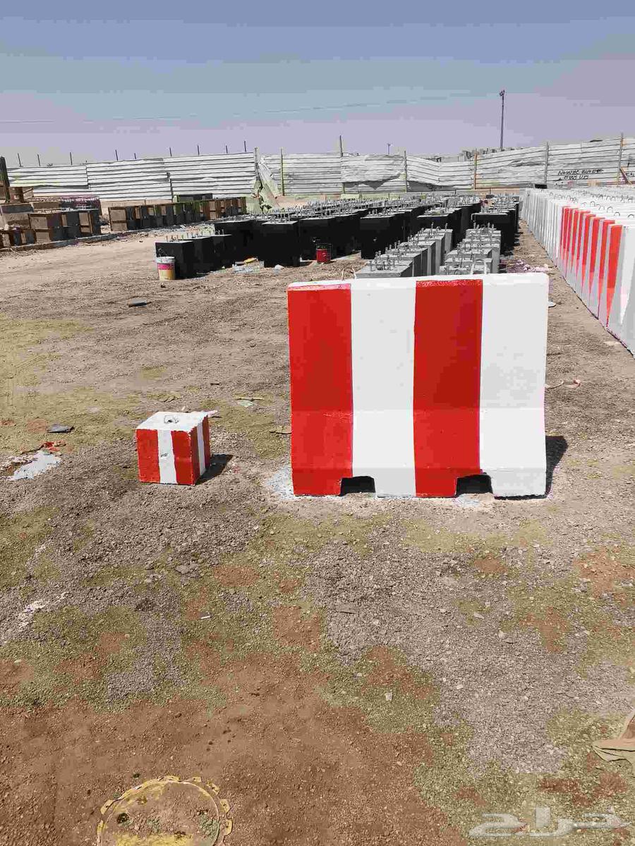 Concrete barriers, planters, lighting bases, decorative garden lights64582565922562112