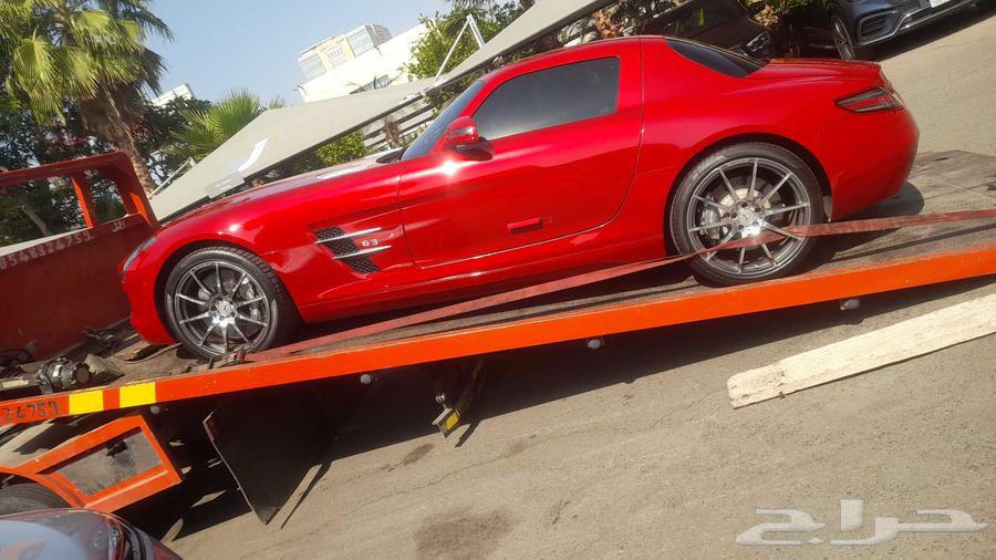 Hydraulic flatbed for transporting all types of vehicles, towing stuck cars64582388365569114