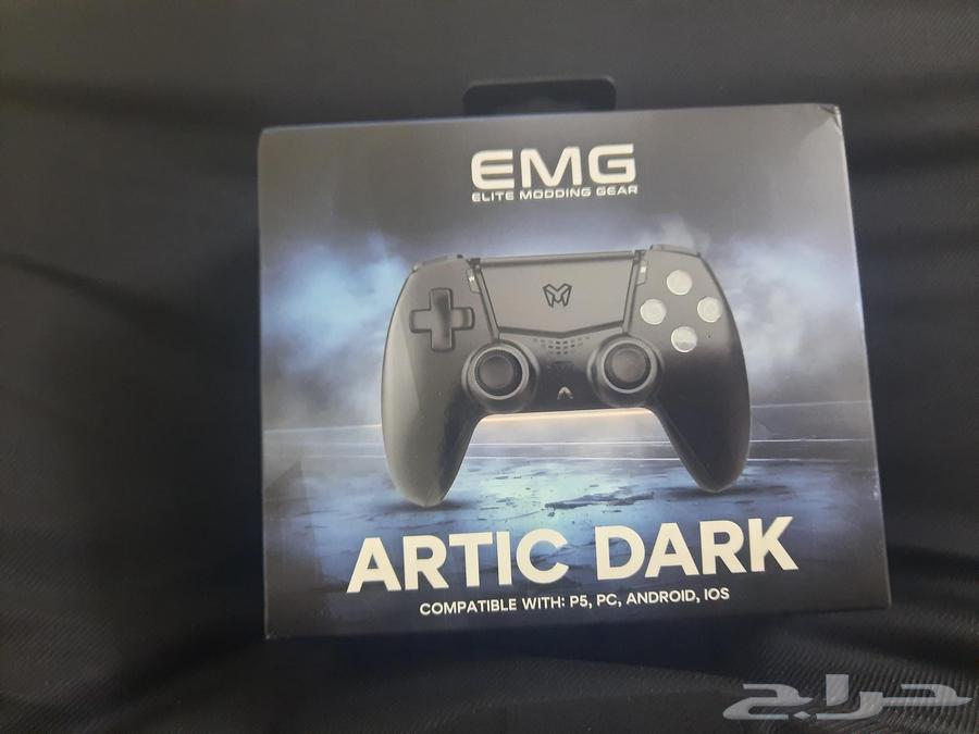 New Sony-like 5 finger hand, freshly removed from the box by EMG company64572916823683110