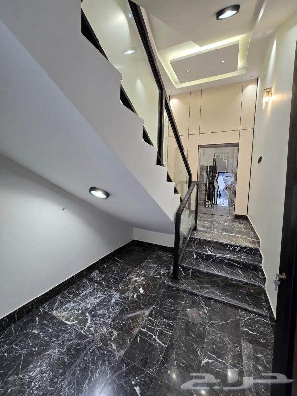 Top floor for sale with high-end finishing, car entrance in Al Mahallah, 700 thousand64582355889537114