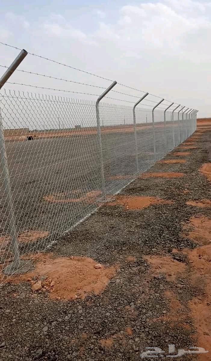 We specialize in supplying and installing all types of mesh fencing64572966998913114