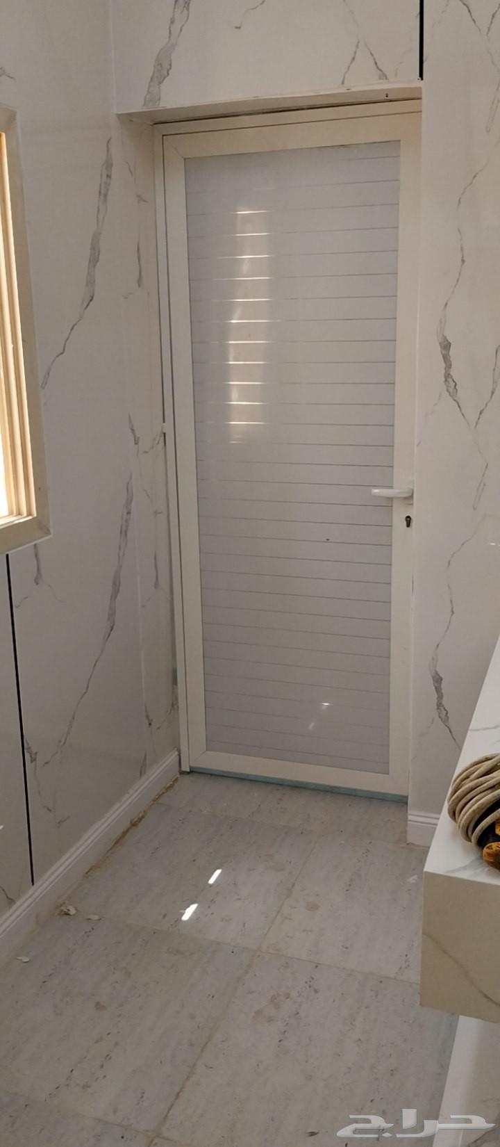 فني المنيوم تفصيل ابواب درايش واجهات مطابخ وصيانه كامله64582356915587113