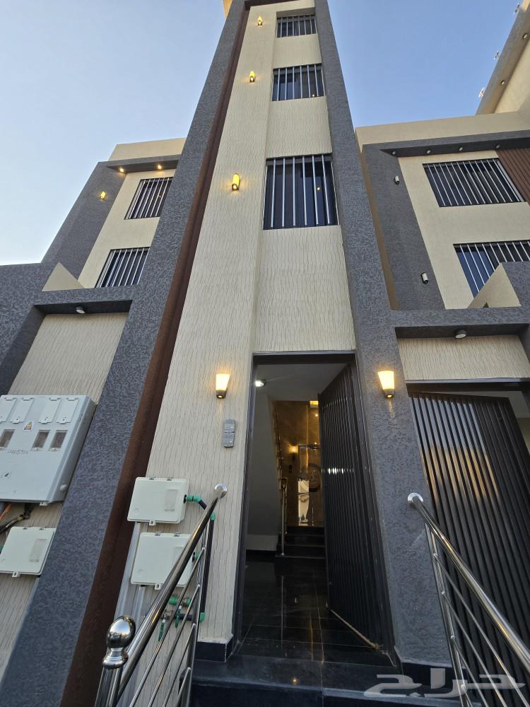 للبيع شقق علويه 6غرفVIP بسطح خاص من 500 ألف بحي درة الموسي64582339866755113