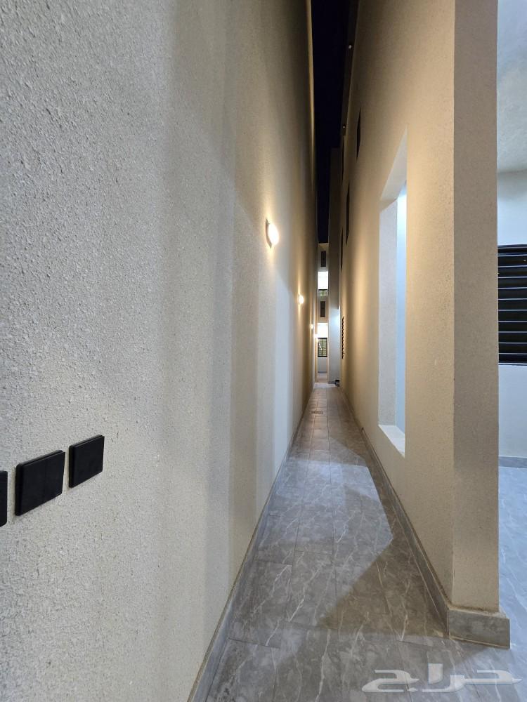 للبيع دور أرضي 6غرف VIP حوش ومدخل سياره 550ألف طريق الثمانين64582355866499113