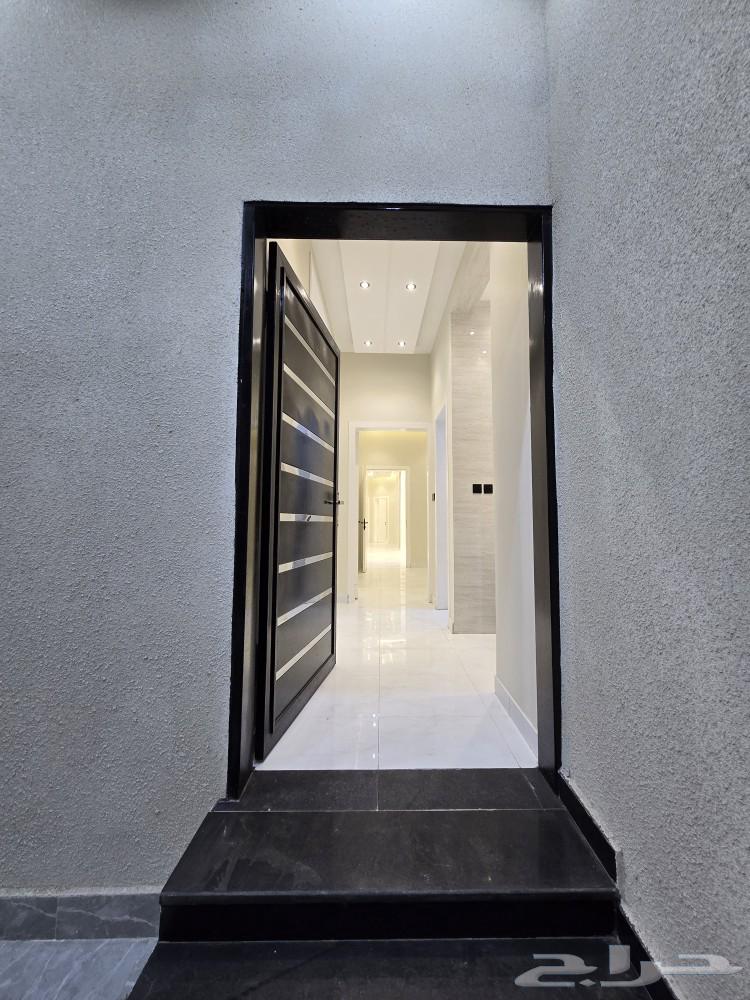 للبيع دور أرضي 6غرف VIP حوش ومدخل سياره 550ألف طريق الثمانين64582355866499114