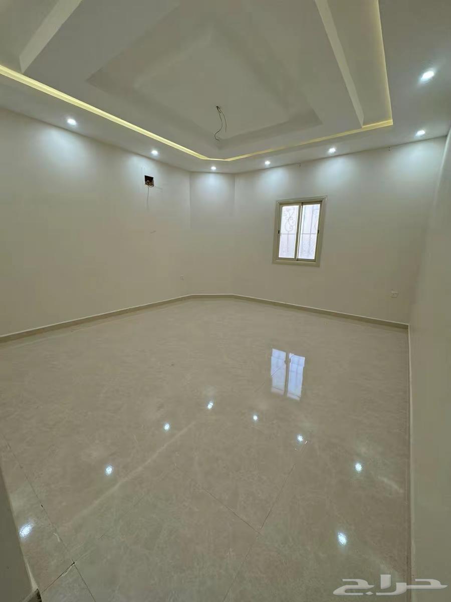 للايجار شقة دور ارضي 5 غرف حي الضباب64589641238659114