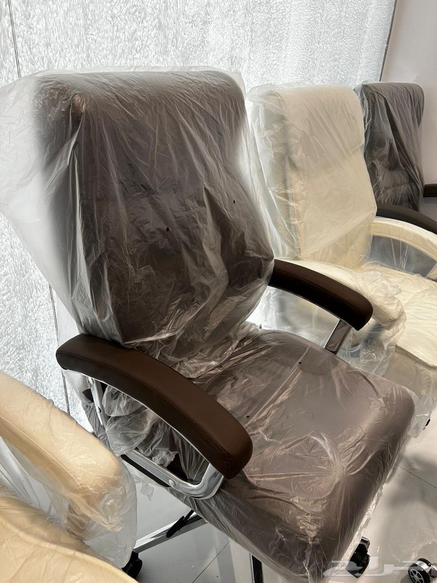 طاولة مكتب مع كراسي بسعر مخفض  الألوان متاحةlable64589686102529111