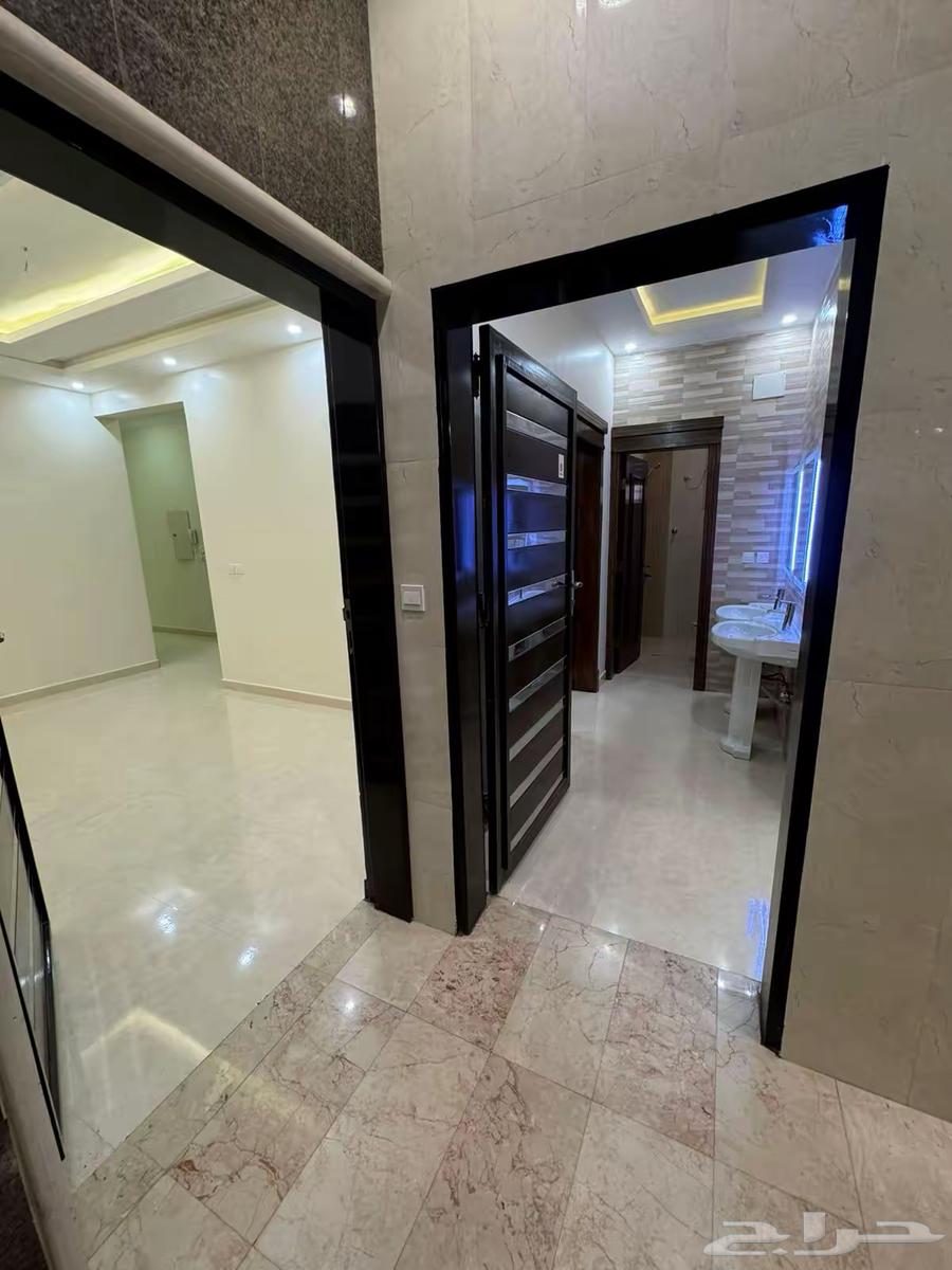 للايجار شقة دور ارضي 5 غرف حي الضباب64589641238659112