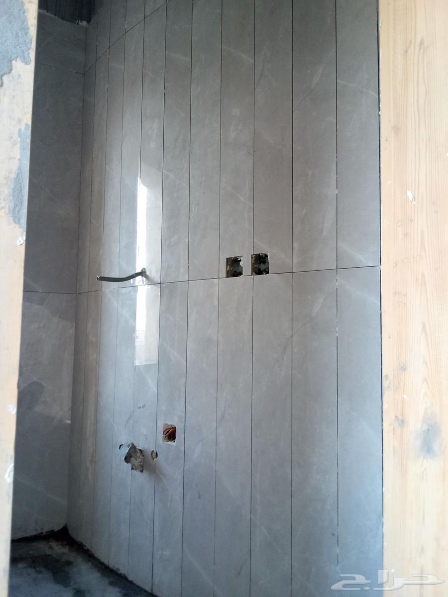 مبلط سيراميك ورخام وبورسلان جدران وارضيات يعمل بدقه وإتقان64582692636674114